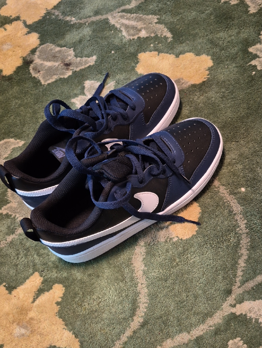 Nike Kids Navy, Black And White Low-Top Sneakers